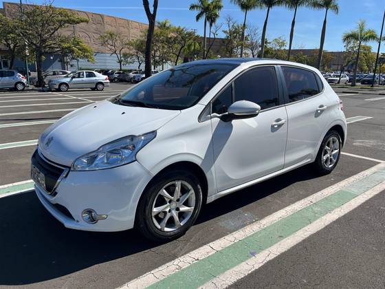 PEUGEOT 208 1.5 ALLURE 8V FLEX 4P MANUAL PEUGEOT 208 1.5 ALLURE 8V FLEX 4P MANUAL